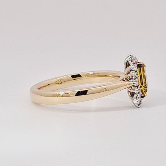 Freeform Yellow/Green Parti Sapphire & Diamond Halo Ring